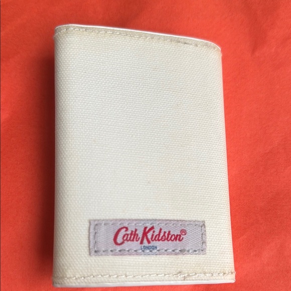 Cath Kidston Red and Cream credit card holder - Picture 2 of 4
